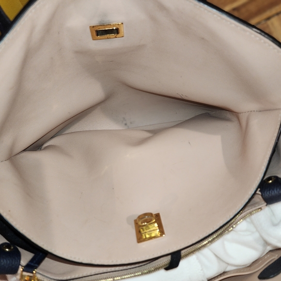 Louis Vuitton Milla MM - Picture 13 of 16